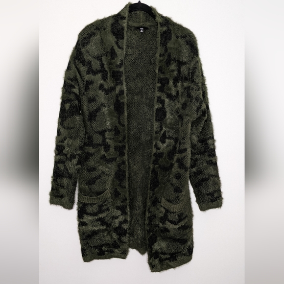 Fate Fuzzy Camo Cardigan - Picture 2 of 6